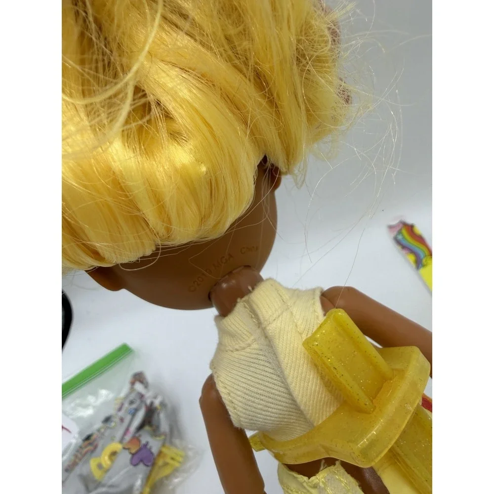 Rainbow High Winter Break Sunny Madison Yellow Fashion Doll Complete with Skis